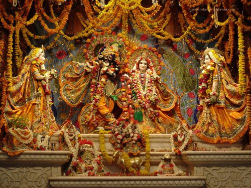 Deidades en el templo de ISKCON, Vrindavan.